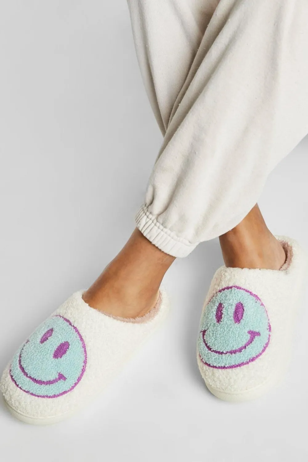 Sleepwear^Nasty Gal Borg Happy Face Slippers |