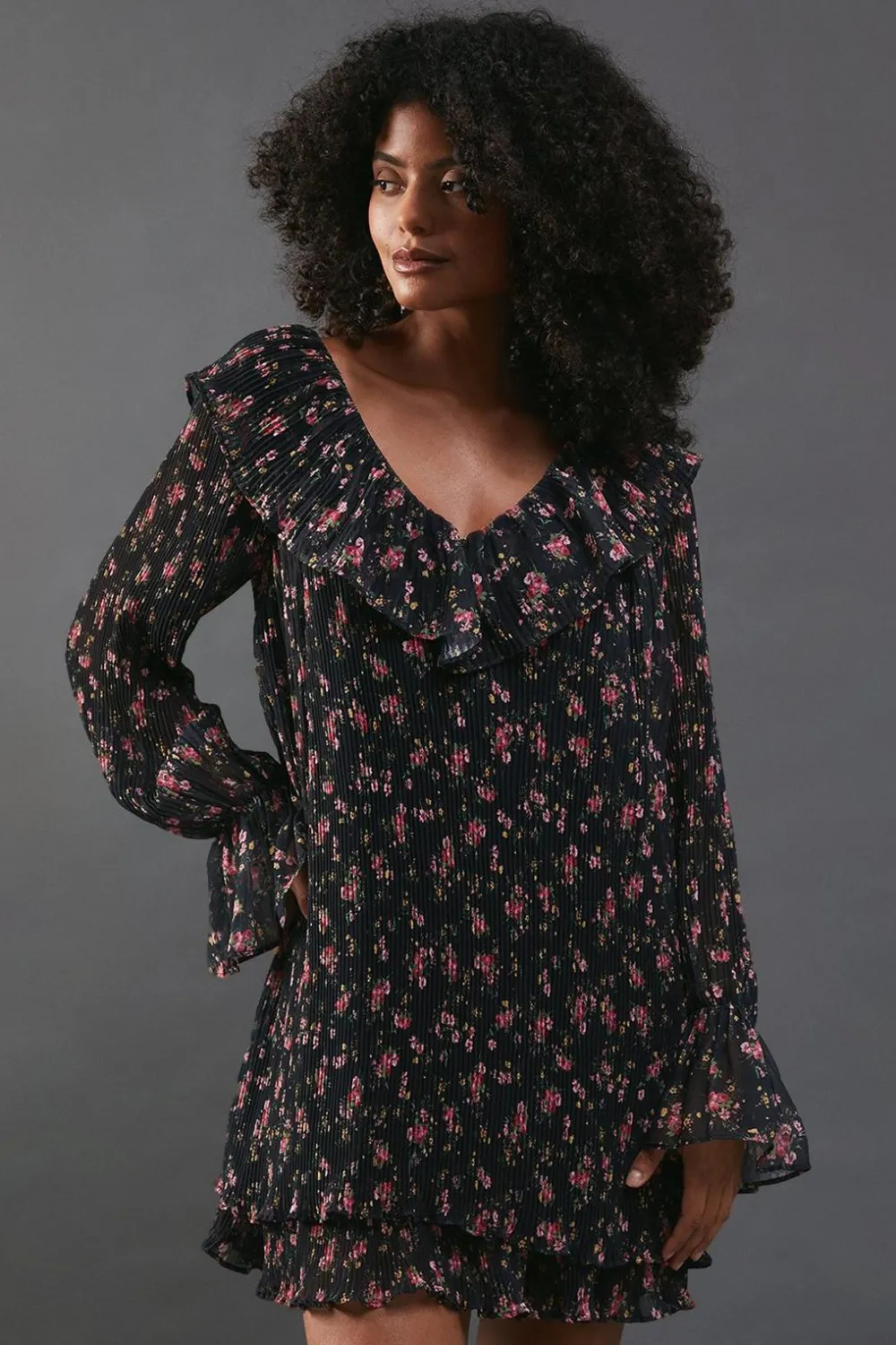 Dresses^Nasty Gal Floral Pleated Chiffon V Neck Mini Swing Dress |