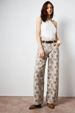 Festival Outfits|Festival Outfits^Nasty Gal Floral Printed Denim Jean |