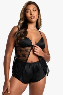 Sleepwear^Nasty Gal Plus Satin Flippy Shorts |