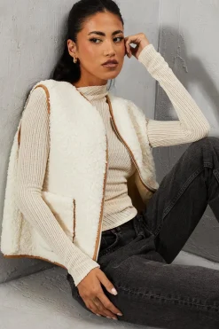 Coats^Nasty Gal Soft Teddy Zip Through Gilet |